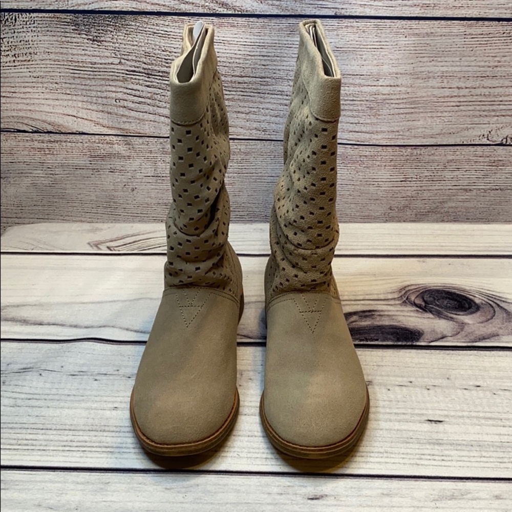 Toms Serra Oxford tan suede boots
